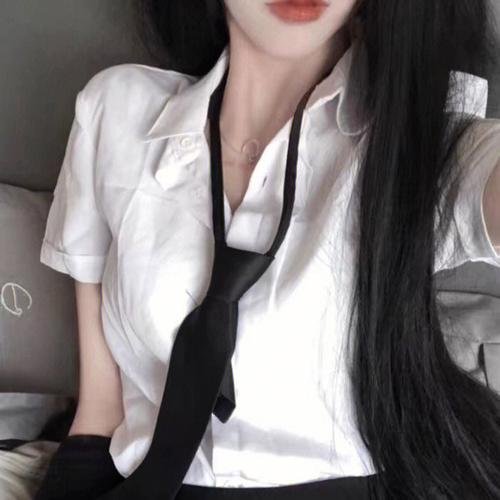 栅栏外海报
